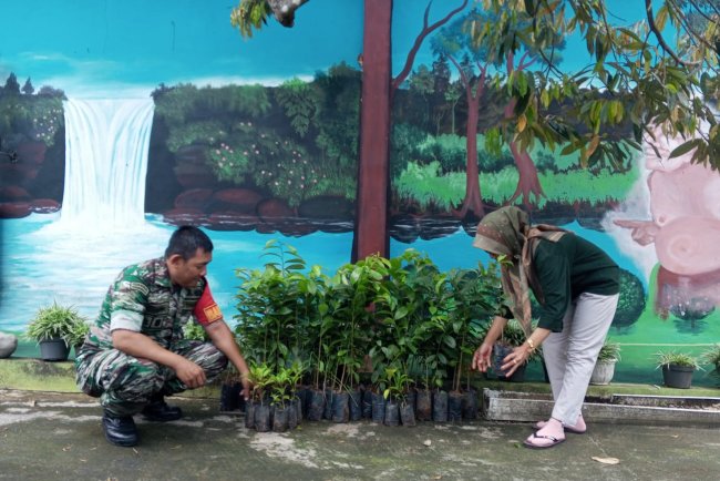  Babinsa Bersama KKN Unsiq Rencanakan Penanaman Pohon Untuk Penghijauan Lingkungan