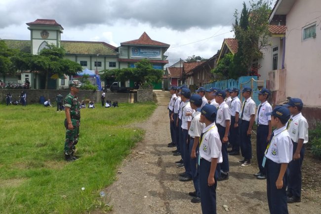 Anggota Koramil 03 Wanadadi Memberikan Pelatihan Dasar Kepemimpinan