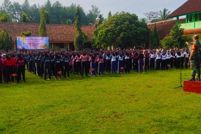 Pelatihan PBB dan Kesamaptaan Jasmani di SMAN 1 Wanadadi   