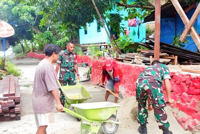 Tingkatkan Ekonomi Masyarakat Babinsa Sentani Gotong Royong Bangun Koperasi Unit Desa