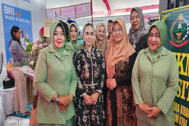 Kreativitas Persit KCK Pameran Kerajinan di Banjarnegara UKM Expo 2024