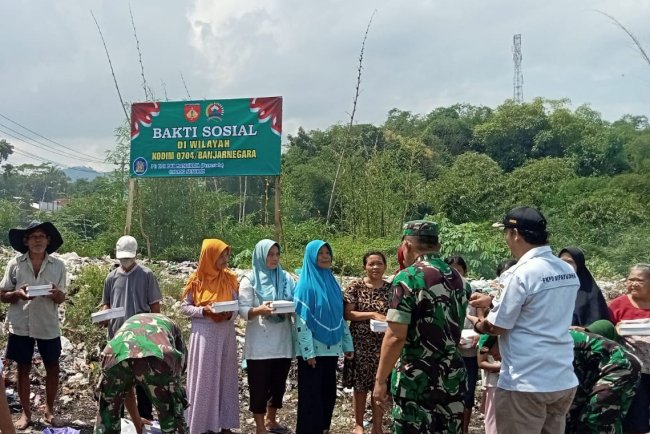 Kapten Inf Asep Zaenal dan Anggota Gerebek TPA Sampah Di Desa Karangjati