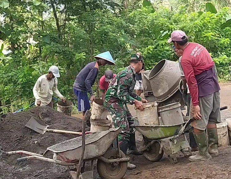 Karya Bakti Wujud Kemanunggalan Babinsa Dengan Masyarakat