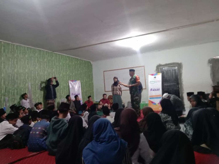 Babinsa Bersama Mitra Kopi Berbagi  Bagikan AlQur'an Dan Nasi Kotak Di Ponpes Rogo Jembangan