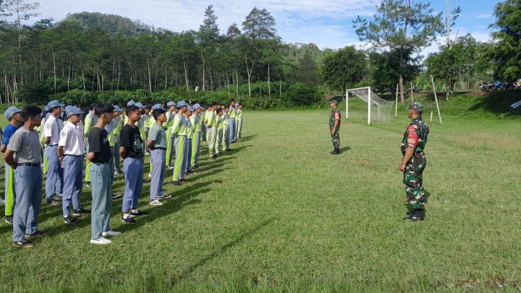 Mendukung Suksesnya Program Pekan Literasi Babinsa Berikan Pelatihan PBB