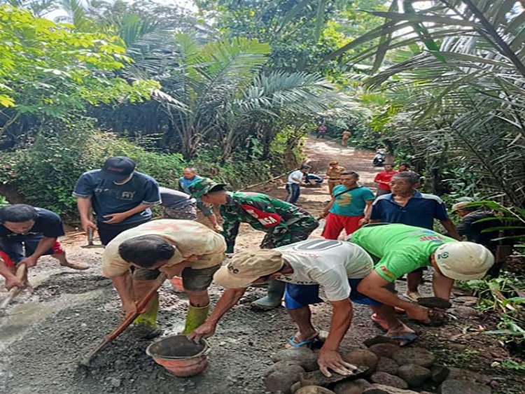 Babinsa Koramil 14 Madukara Tinjau Bencana Alam Tanah Amblas