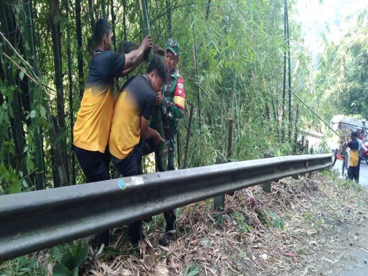 Kerja Bakti Pererat Hubungan Koramil 15 Rakit Dengan Masyarakat