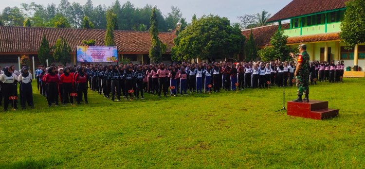 Pelatihan PBB dan Kesamaptaan Jasmani di SMAN 1 Wanadadi   
