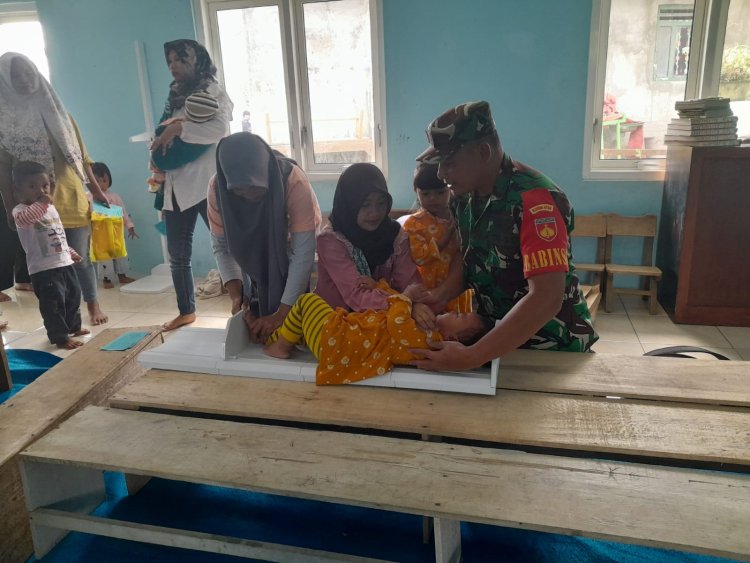 Babinsa Koramil Karangkobar Dukung Posyandu Balita