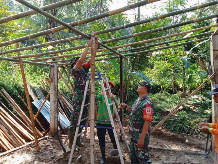 Gotong Royong Bersama Babinsa dan Masyarakat Dusun Siwungli