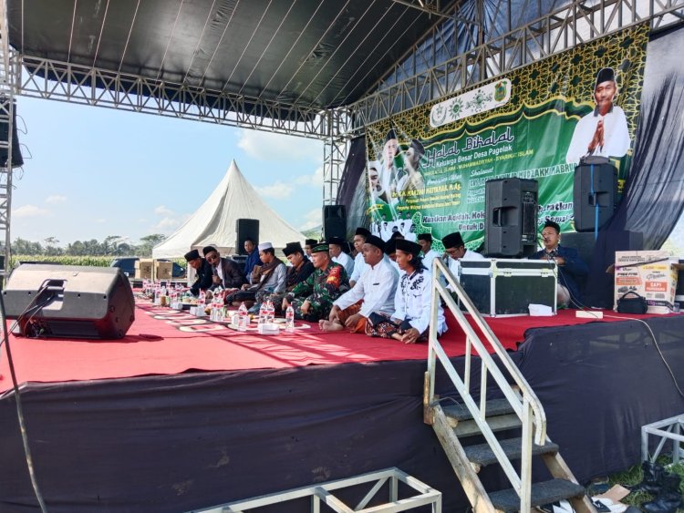 BABINSA MENGHADIRI PENGAJIAN SHOLAWATAN DAN HALAL BIHALAL 
