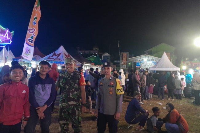 Yakinkan Wilayah binaan tetap Kondusif, Babinsa Bersama Buabinkamtibmas Laksanakan Patroli Wilayah