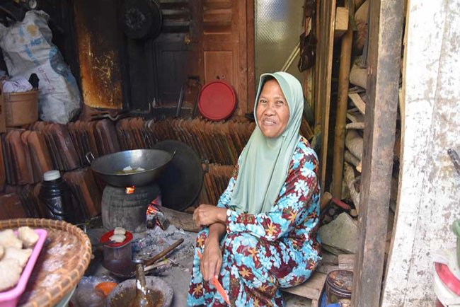 Partisipasi Ibu Sutono dalam TMMD Reguler ke-120