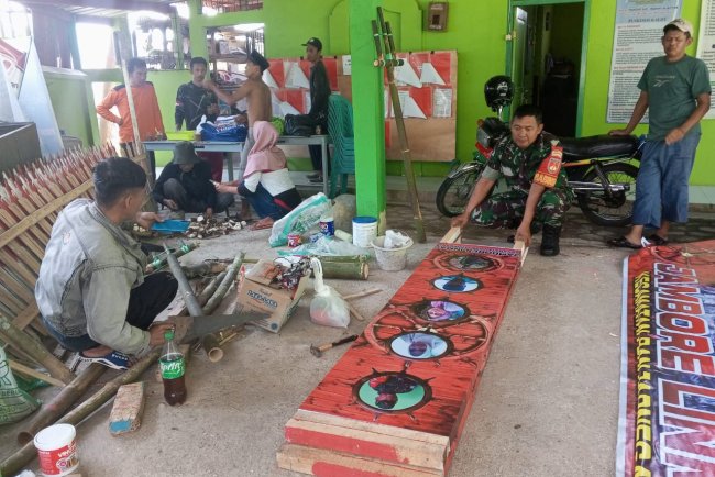 Jelang Pembukaan Jambore Linmas Tingkat Kabupaten, Babinsa Dampingi Dalam Penyiapan Akhir