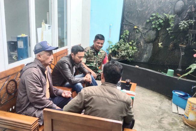 Tingkatkan Jalinan Silaturahmi Babinsa Komsos Dengan Kades Dan Perangkat Desa Leksana