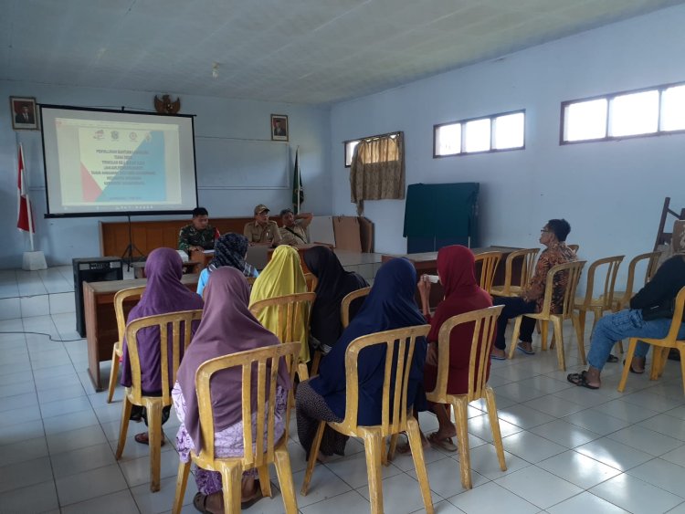 Babinsa Koramil 14/Madukara Turut Dampingi Penyaluran BLT-Desa Bantarwaru
