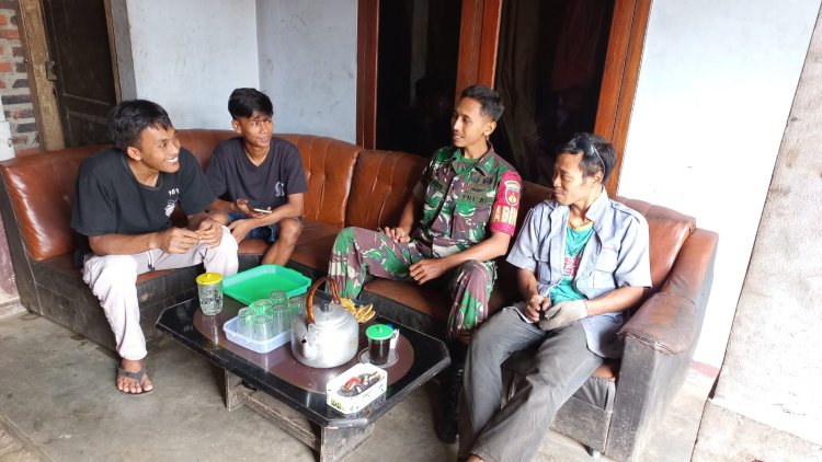 Babinsa Komsos Dengan Warga Binaan