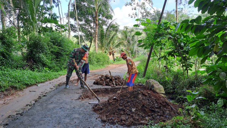 Serka Priyono dan Warga Kerja Bakti dan Pembangunan Drainase di Banjarnegara