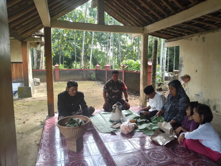 BABINSA HADIR KEGIATAN TRADISI ZIARAH DI MAKAM MBAH SEPANG