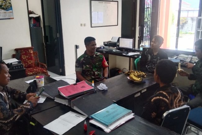 Tingkatkan Jalinan Silaturahmi Babinsa Komsos Dengan Kades Dan Perangkat Desa Leksana