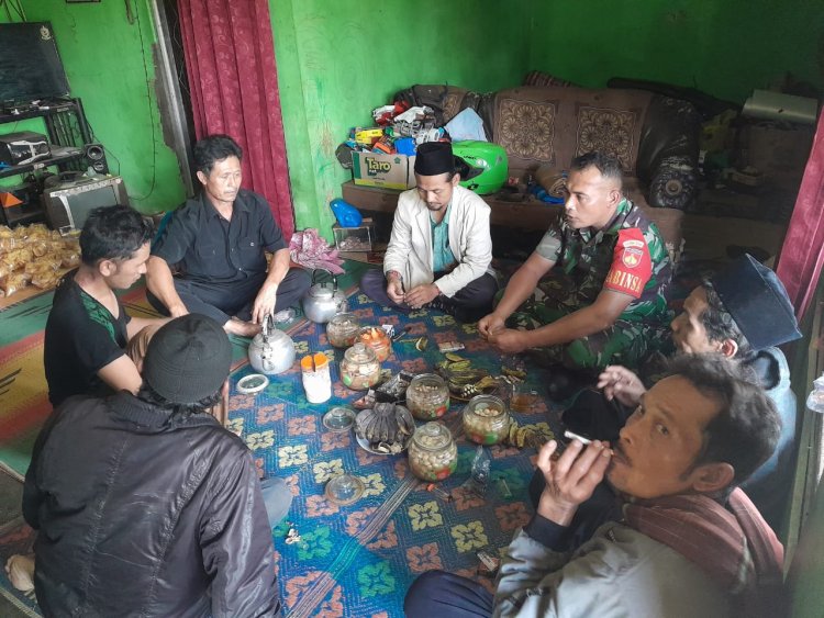 Wujudkan Kedekatan Babinsa Koramil 04/Karangkobar Komsos Dengan Toga Dan Tomas