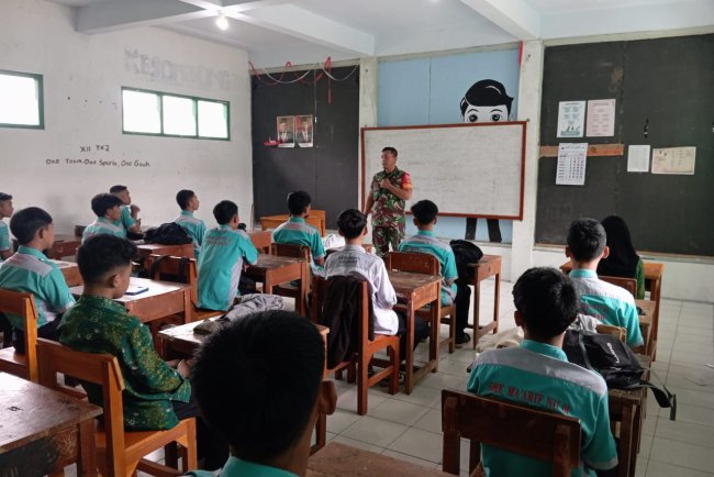 Babinsa Berikan Materi Wasbang Pelajar Tentang Generasi Muda Dan Menanamkan Jiwa Bela Negara