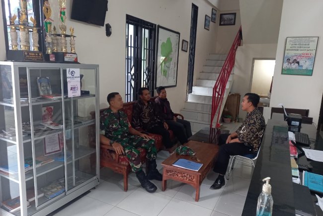 Tingkatkan Jalinan Silaturahmi Babinsa Komsos Dengan Kades Dan Perangkat Desa Jlegong