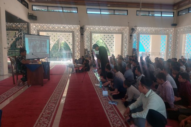 Danramil Sebagai Narasumber Wawasan Kebangsaan Di Pondok Pesantren