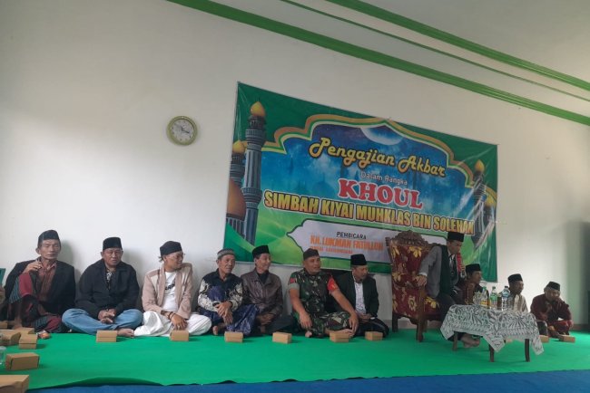 Babinsa Hadiri Pengajian Haul Almarhum Almagfurah KH. Muklas Bin Solehan Desa Karangkobar