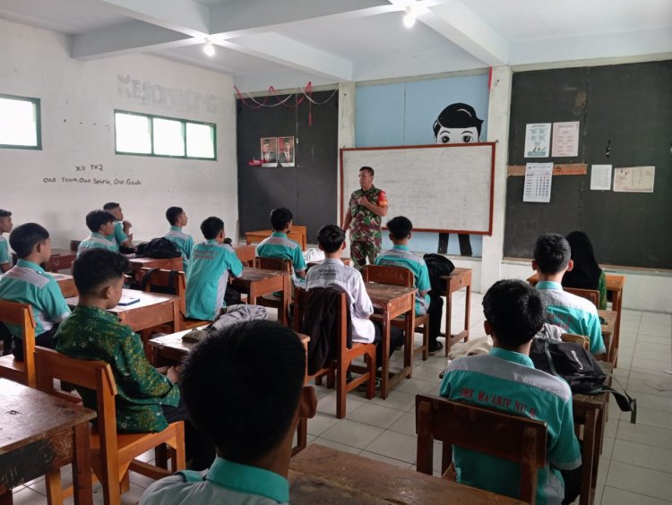 Babinsa Berikan Materi Wasbang Pelajar Tentang Generasi Muda Dan Menanamkan Jiwa Bela Negara