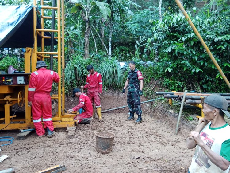 Dukung Program Unggulan Kasad TNI Manunggal Air, Babinsa Laksanakan Pendampingan Uji Tes Alat Bor Sumur