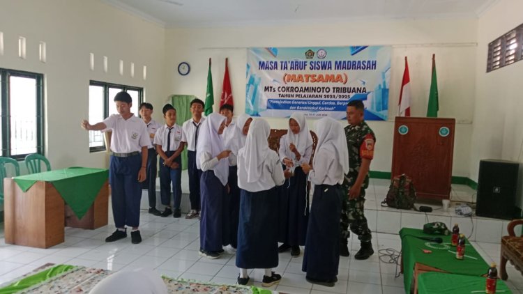 Babinsa Koramil 11 Punggelan Melaksanakan Pembinaan dan Pembekalan Masa Pengenalan Lingkungan Siswa