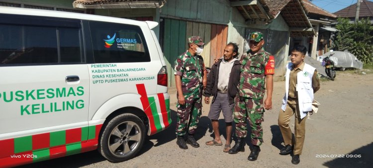Babinsa Koramil 04/Karangkobar Bersama Tenaga Kesehatan Berhasil  Evakuasi Pasien ODGJ