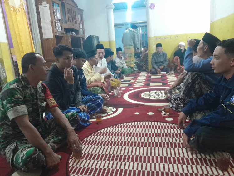 Peduli sesama Babinsa Koramil 04/Karangkobar Ikuti Yasinan Di Rumah Qarga Yang Meninggal