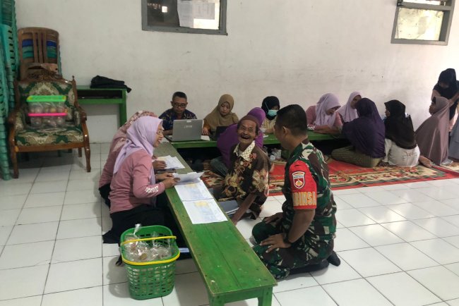 Babinsa Laksanakan Pendampingan Posyandu untuk Lansia Sehat 