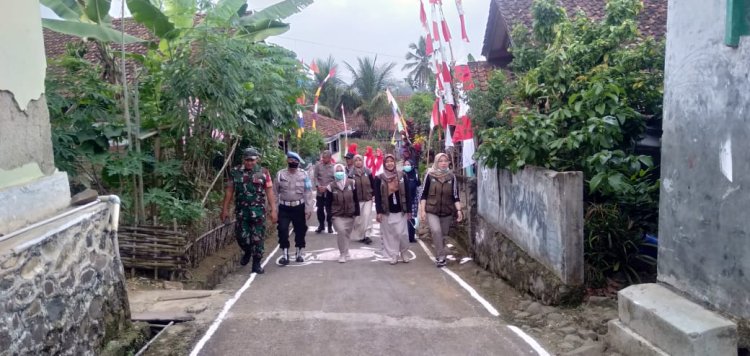 Babinsa Jadi Tim Juri Lomba Kebersihan Lingkungan Antar Desa