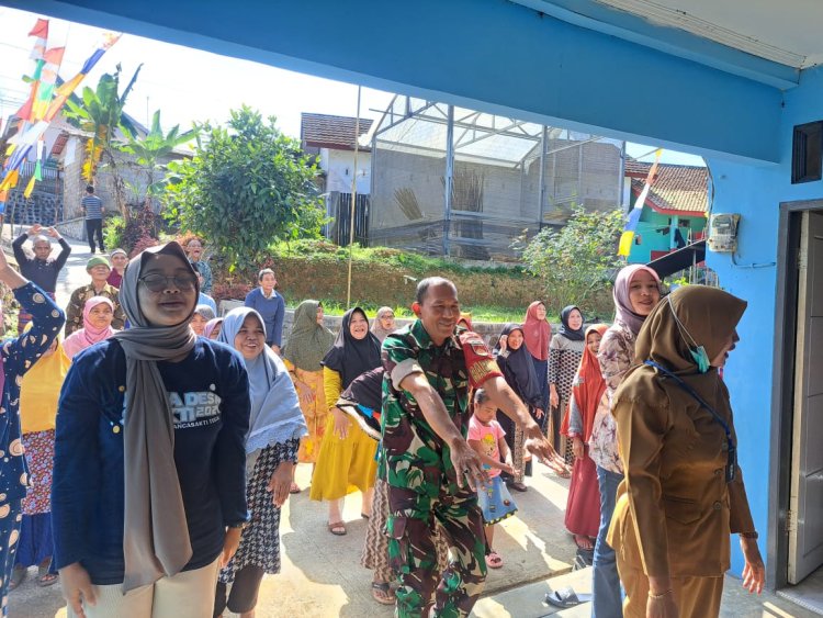 Wujud Kepedulian Babinsa Serda Iwan Priyanto Dampingi Kegiatan Posyandu Lansia di Wilayah Binaan