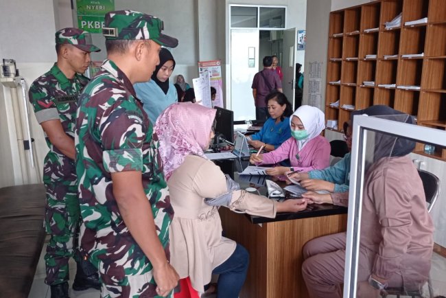 Babinsa Melaksanakan Pendampingan Kegiatan Pelayanan KB
