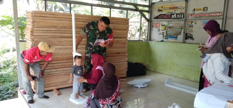 Peran aktif Babinsa Koramil 09/Susukan dampingi posyandu di desa binaan