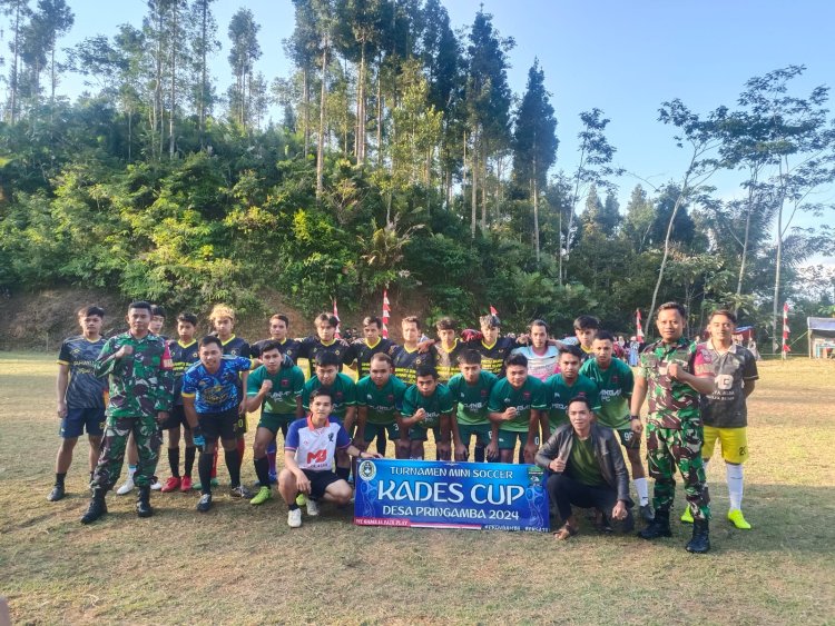 Babinsa Koramil 12/ Sigaluh Amankan Turnamen mini Soccer Kades Cup di Desa Pringamba 