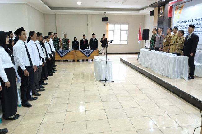 Mewakili Danramil Pelda Sujatnoto  Hadiri Pelantikan dan Pembekalan TPS Se-Kecamatan Karangkobar