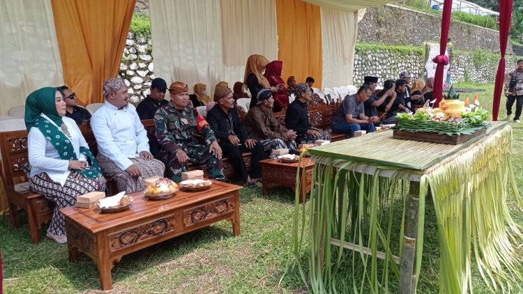 Babinsa Koramil 14/Madukara Hadiri Peringatan Hari Jadi Desa Binaannya