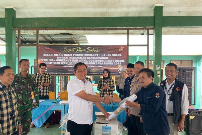 Babinsa Hadiri Rapat Pleno Rekapitusalasi Beserta Forkompinca Di Kecamatan