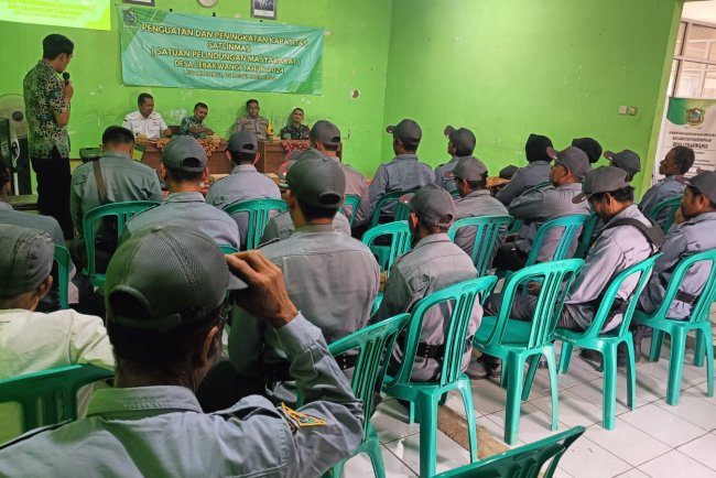 Babinsa Bersama Bhabinkamtibmas Melaksanakan Kegiatan Penguatan Kapasitas Satlinmas