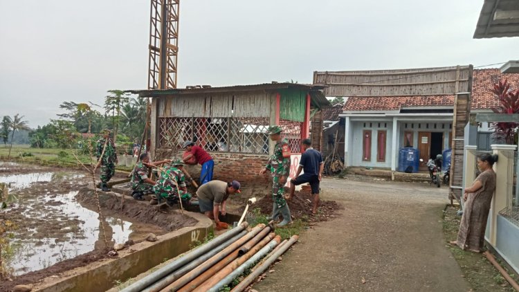 Danramil Susukan Bersama Warga Lakukan Kerja Bakti Pembuatan Sumur Bor untuk Irigasi Pertanian