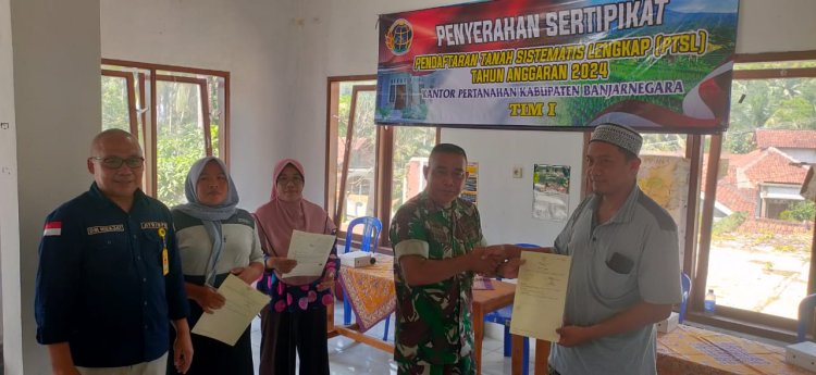 Danposramil Pagedongan Peltu Sumijan Hadiri Kegiatan Penyerahan Sertifikat Tanah