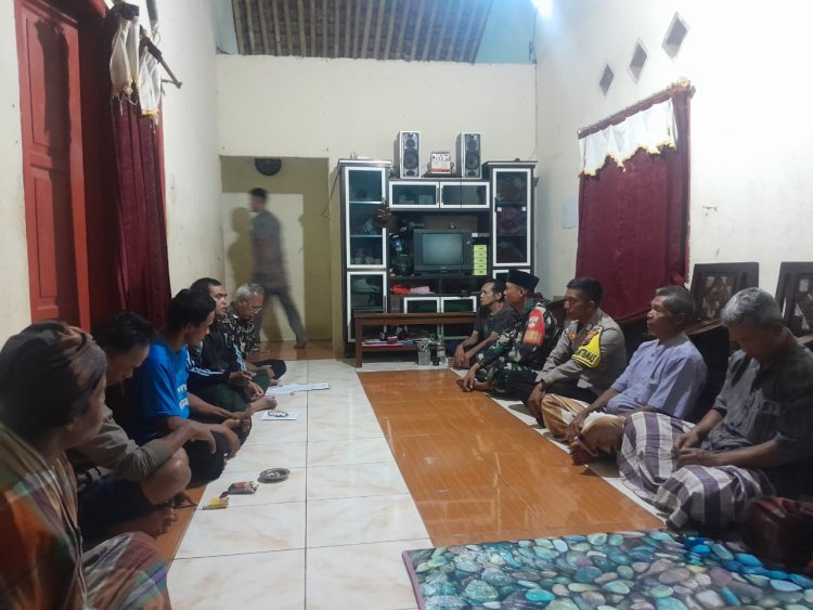 Babinsa Koramil 07 Mandiraja  Bersama Bhabinkantibmas Hadiri Rembug Warga Di Rumah Ketua Rt
