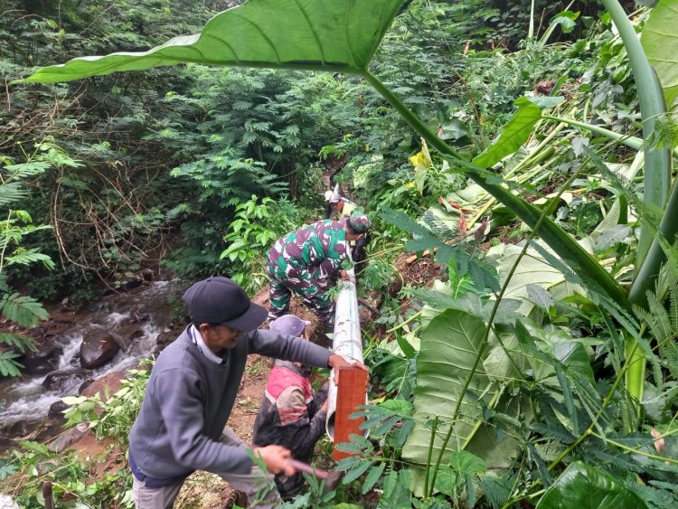 Babinsa Koramil 16 Pejawaran Kawal Program Pipanisasi di Desa Darmayasa