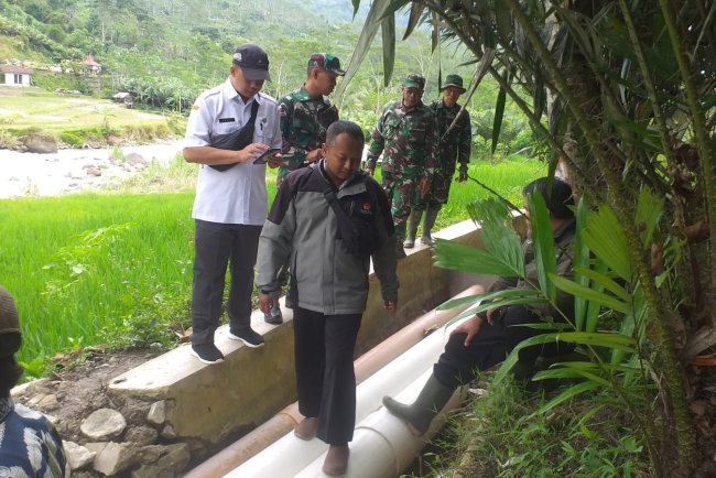 Danramil Beserta Babinsa Turut Monitoring Program Irigasi Pompanisasi