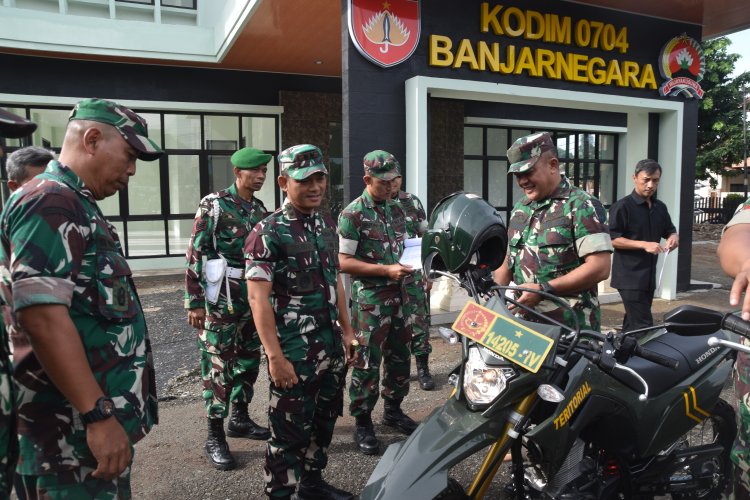 Dandim 0704 Banjarnegara Tinjau Kendaraan Personel dan Tekankan Disiplin Satuan